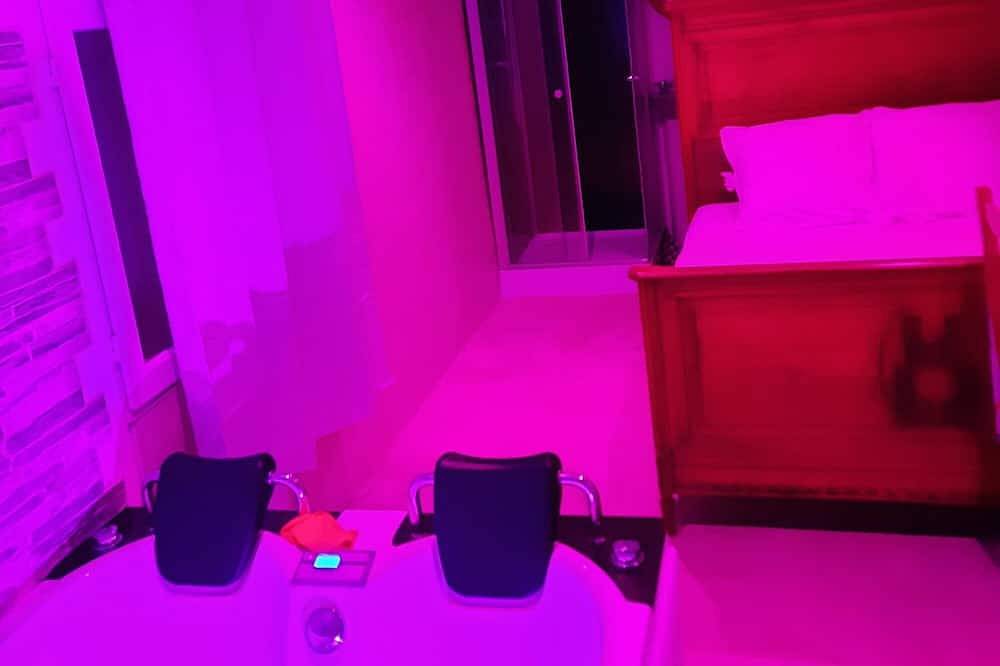 Dépendance En Chambre D'Hôte Avec Jacuzzi Dans La Chambre in Amblainville, Oise