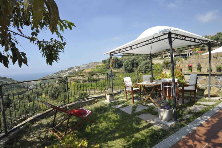 Location de vacances pour 5 personnes, avec balcon et jardin à Pompeiana - 2