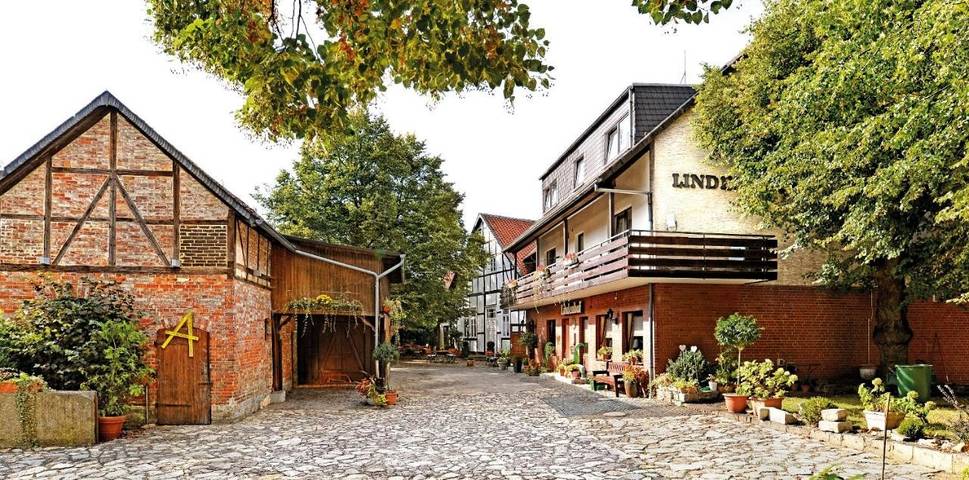 Hotel, mit Terrasse und Garten