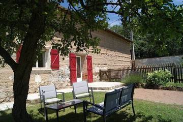 Gîte pour 6 personnes, avec terrasse ainsi que jardin et jacuzzi à Amions