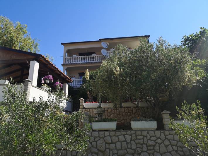 Apartament wakacyjny dla 8 osób, z balkon/ taras w Lopar