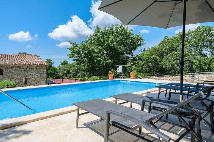 Villa für 6 Personen, mit Terrasse und Pool sowie Garten, mit Haustier - 1