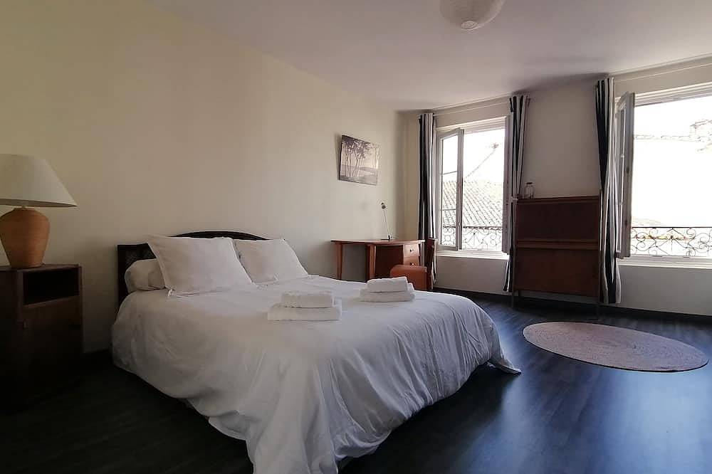 Pleasant town house, historic center of Saintes in Saintes, Saintes und Umgebung