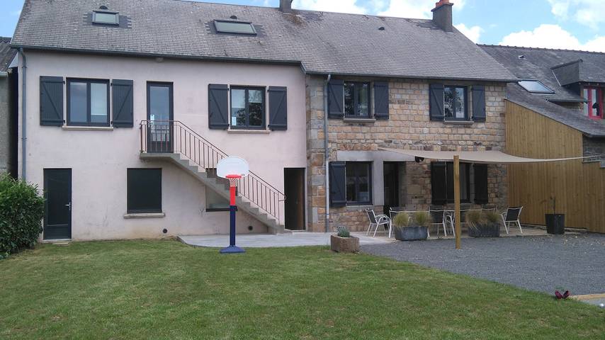 Gîte pour 10 personnes, avec Terrasse et Jardin