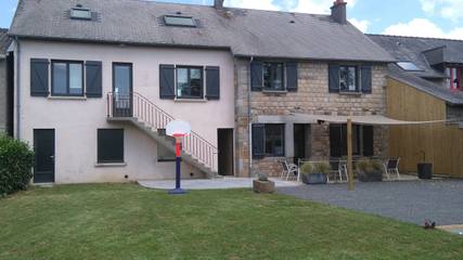 Gîte pour 10 personnes, avec terrasse et jardin à Saint-Martin-des-Champs (Avranches)