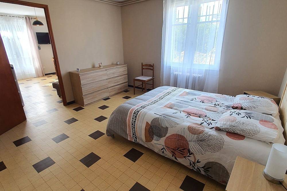Appartement entier, Logement en copropriété type F2 climatiser avec piscine in Orange, Vaucluse