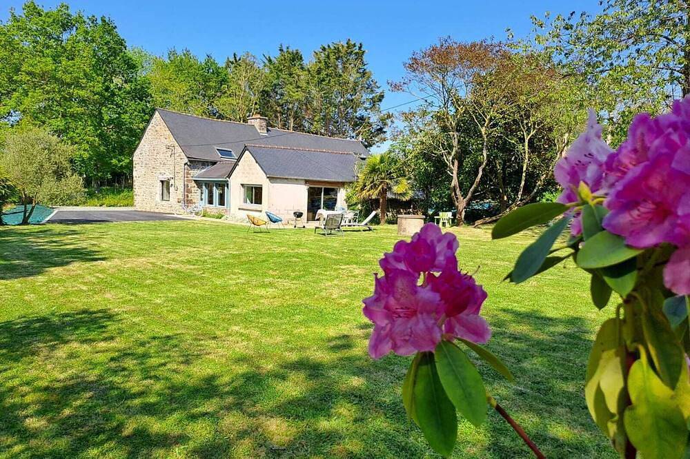 Large country house - Close to the sea in Planguenoual, Côte de Goëlo