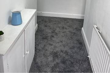 Holiday Letting for 8 People in Watford, Hertfordshire, Photo 2
