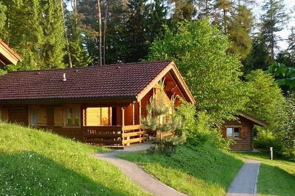 Ganze Wohnung, Gemütliches Ferienhaus am Waldrand für 5 Personen - Naturerlebnisdorf in Stamsried, Ostbayern