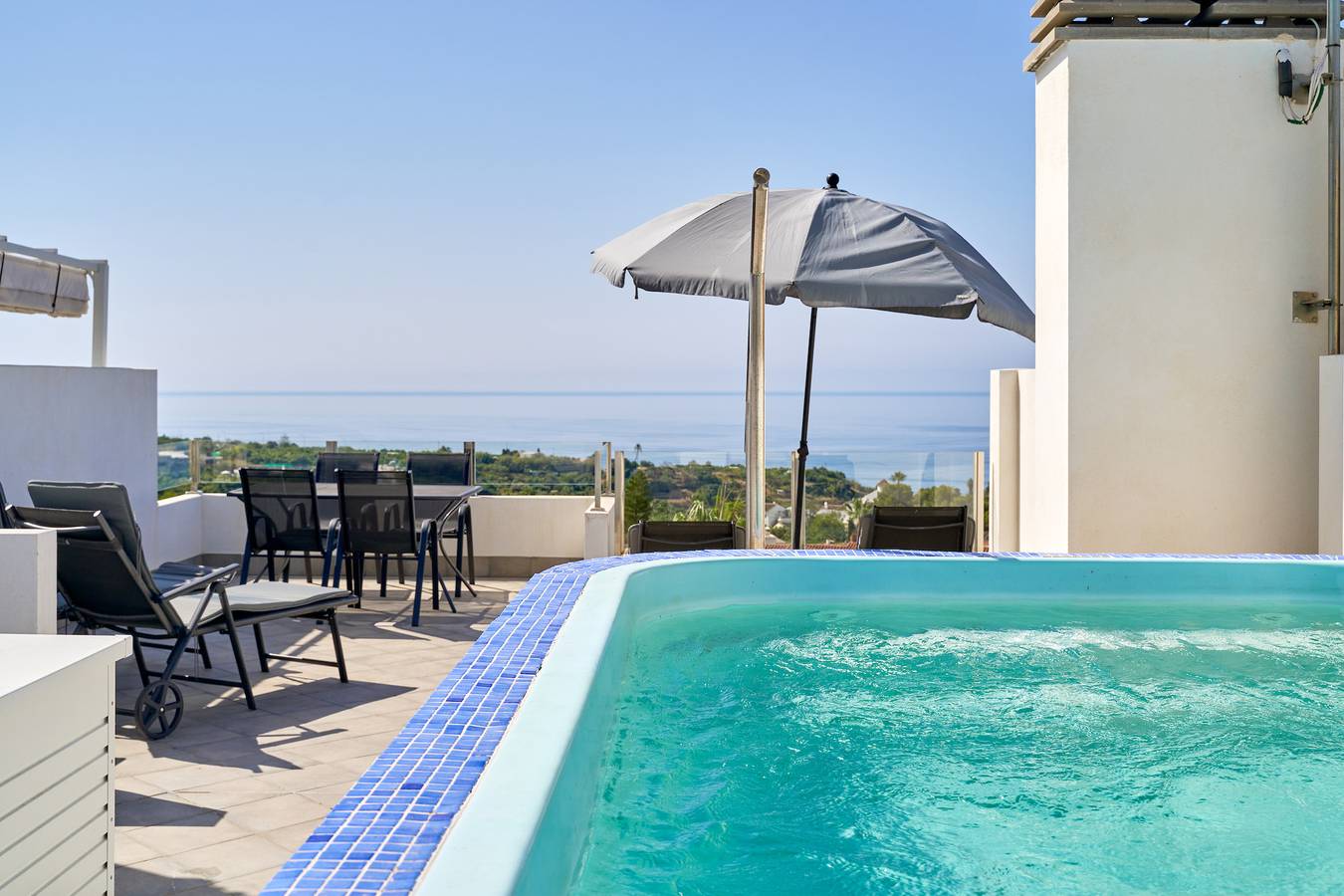 Holiday Home "Capistrano Garden" with Sea View, Terrace, Pool & Wi-Fi in Senorio de Capistrano, Nerja