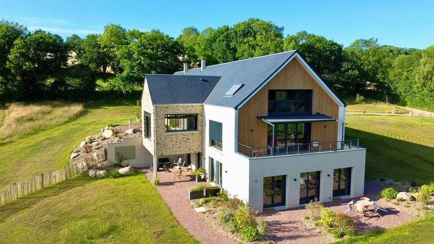 Location de vacances pour 2 personnes, avec jardin ainsi que vue et terrasse à Le Bô