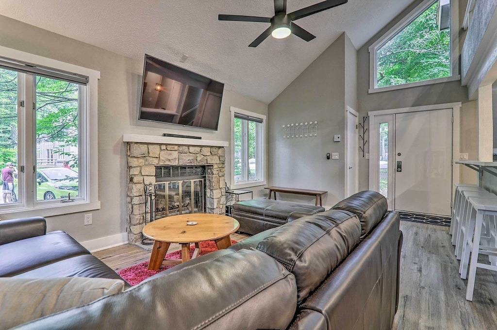 Unwind Fireside & Walk to Slopes! Poconos Getaway in Blakeslee, Carbon County (PA)