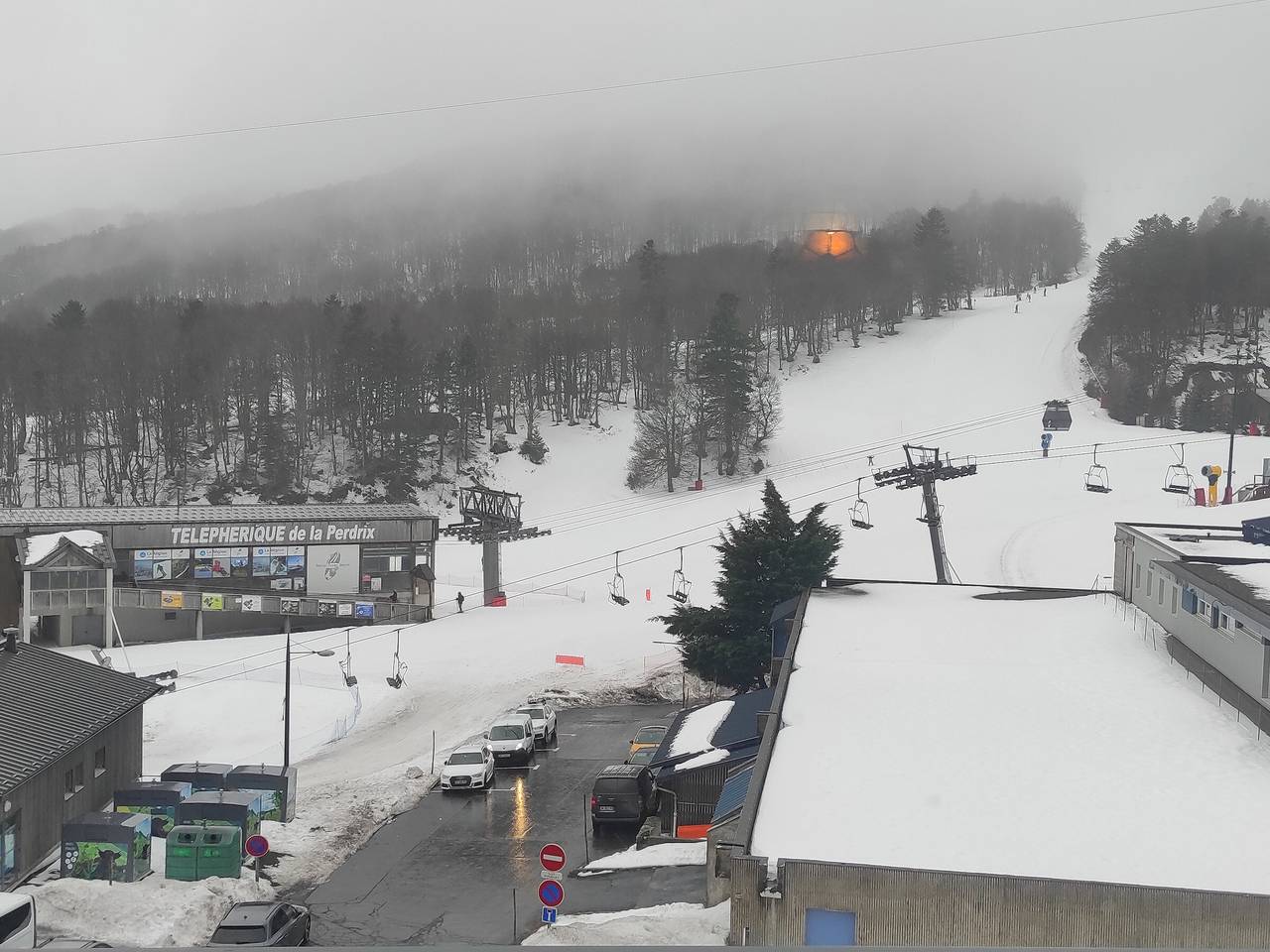 Apartamento entero, Apartamento acogedor para 6 personas con balcón en Super Besse in Super Besse, Besse-et-Saint-Anastaise