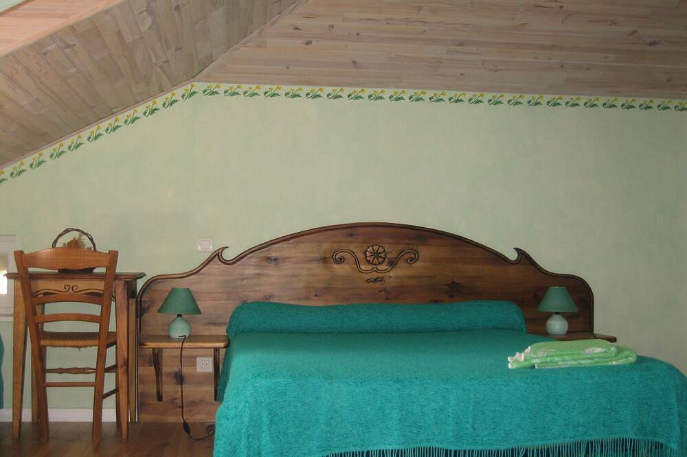 Large family home near Lac de Naussac 15/pers. in Naussac-Fontanes, Mende und Umgebung
