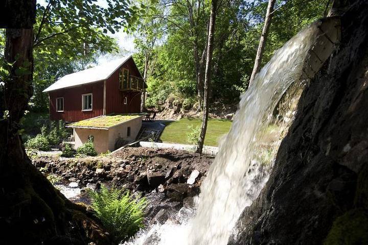 Hus för 9 Personer, med bastu samt bubbelpool och trädgård och balkong i Västergötland