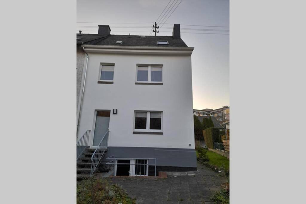 Hinter Burg, Haus mit Garten in Mayen, Osteifel