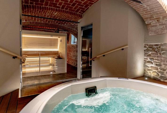 Agriturismo voor 4 personen, with tuin and sauna as well as zwembad and whirlpool in Langhe