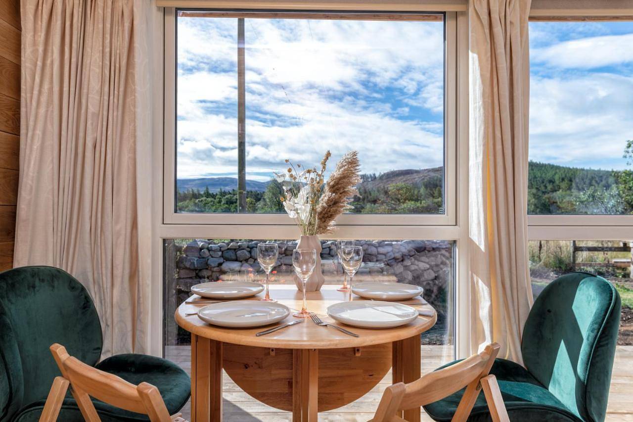 Alba - Charming boutique forest view cabin with hot tub in Ballater in Ballater, Cairngorms National Park