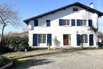 Gîte pour 9 personnes, avec jardin à Saint-Pierre-d'Irube