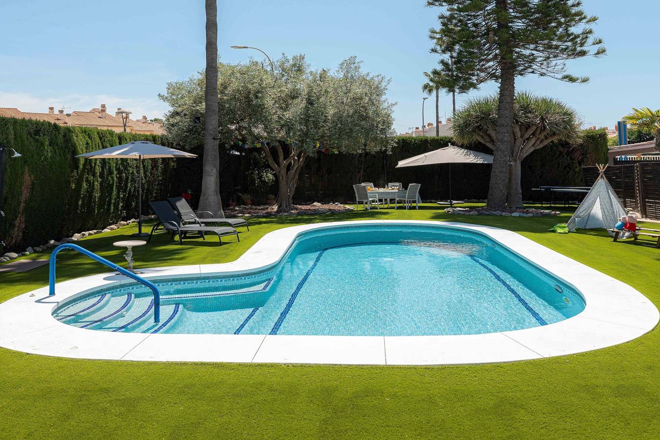 Villa 'Málaga Beach - Golf' con piscina privata, Wi-Fi e aria condizionata in Torre de Benagalbon, Rincón de la Victoria