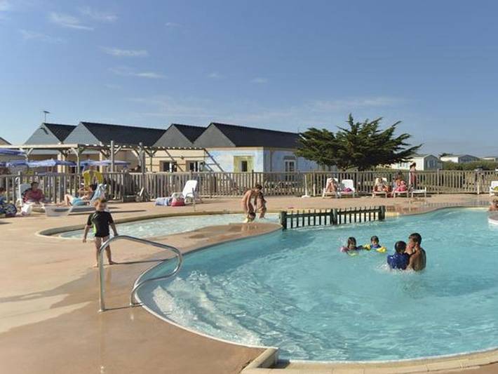 Camping pour 4 personnes, avec piscine
