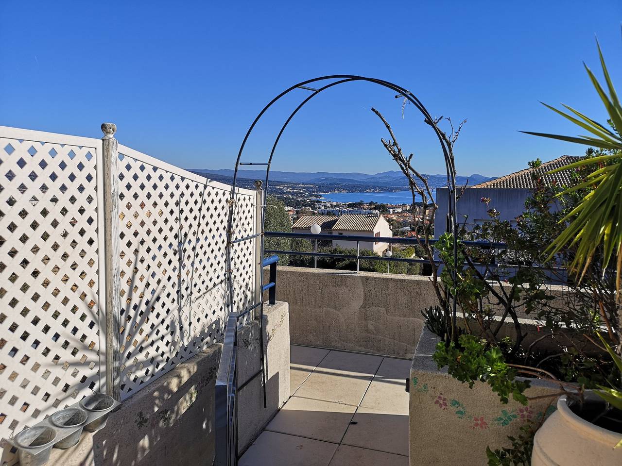 Appartement entier, Superbe appartement T3 avec grande terrasse – Vue et calme à La Ciotat in La Ciotat, Région de Marseille