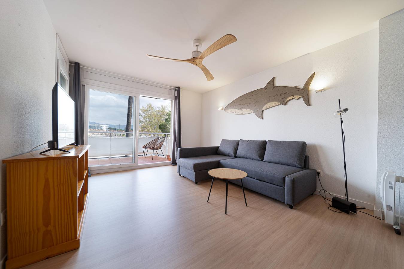 Entire apartment, Bright first-floor apartment with seasonal pool in Santa Margarida, Roses