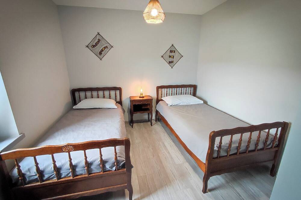 Former small railway station, rated 3*, sleeps 8, on the edge of a greenway in Ban-sur-Meurthe-Clefcy, Parque natural regional de los Ballons des Vosges