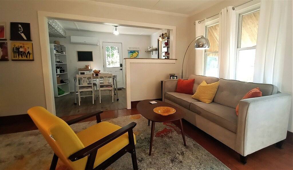 Adorable 1 bd Cottage for a fun couple's getaway, Central location, Dog Friendly in Kitty Hawk, Dare County