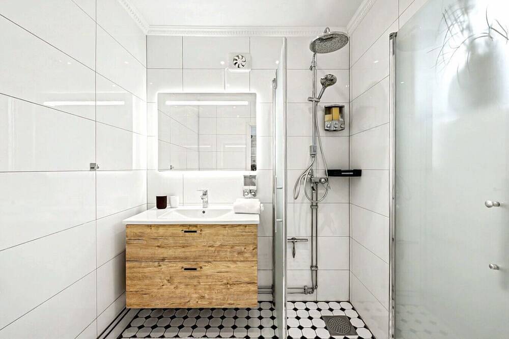 Entire Malmö guest house with private terrace, king bed & free parking in Malmö, Schwedische Ostsee