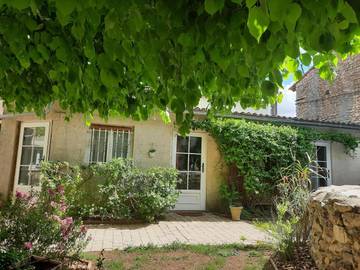 Chambre d’hôte pour 4 personnes, avec bassin pour enfant ainsi que piscine et jardin à Vendeuvre-du-Poitou