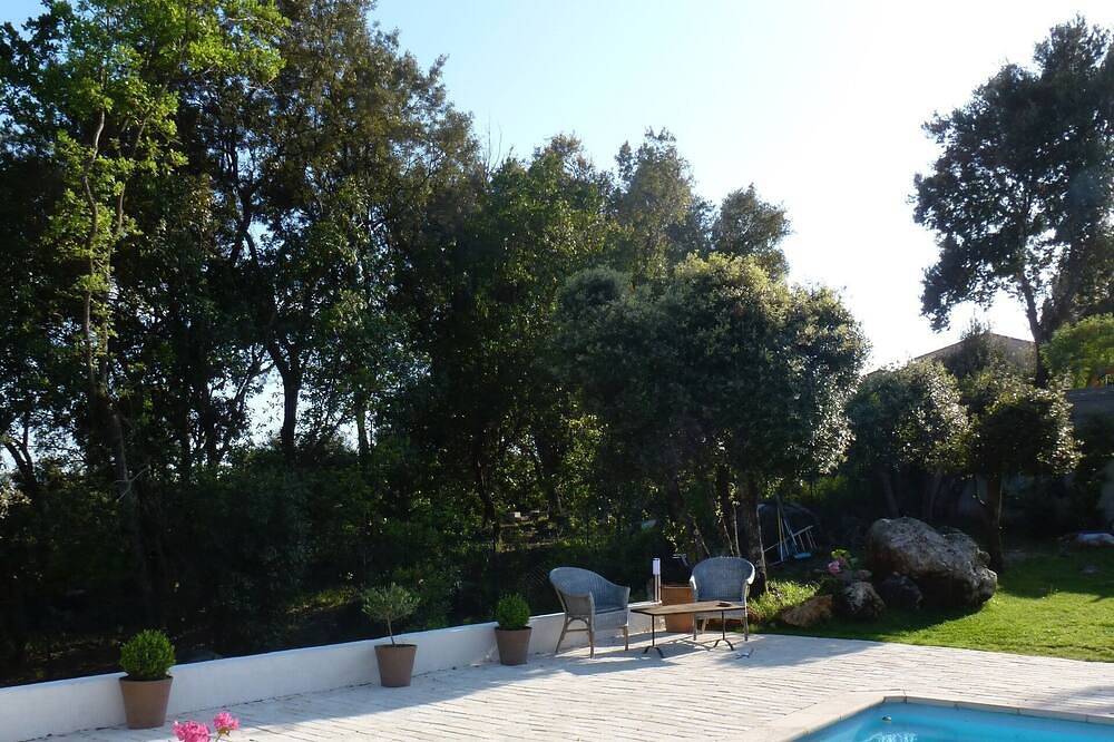 Villa Valbonne, quiet, south facing, not overlooked with a glimpse of the sea. in Valbonne, Côte méditerranéenne (France)