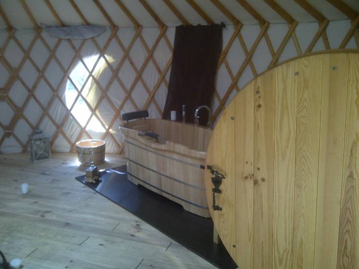 Magischer Aufenthalt in Jurte am Chamboux-See in Chambouxsee, Saint-Martin-de-la-Mer