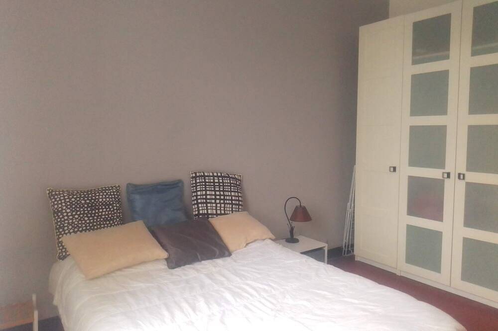 Appartement entier, Appart T2 typique Toulon À 50 M Des Plages Du Mourillon in Toulon, Région de Toulon