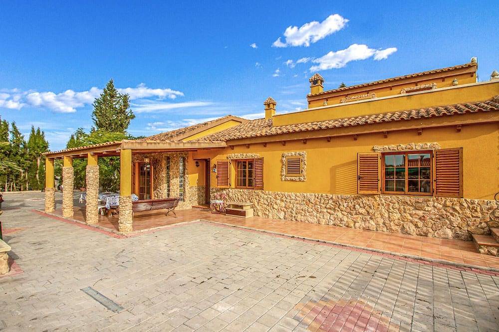 Lovely home in Villanueva del Segura in Villanueva del Río Segura, Interior de Murcia
