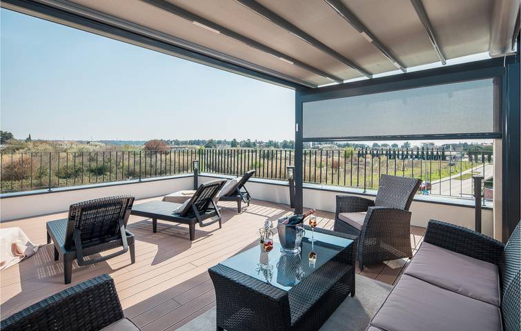 Ferienhaus für 8 Personen, mit Terrasse und Pool in Novigrad - 3