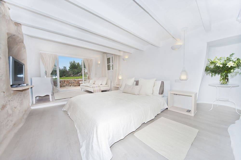 Eine atemberaubende rustikale Villa, renoviert in einem sehr schicken Stilmix in Genova, Palma