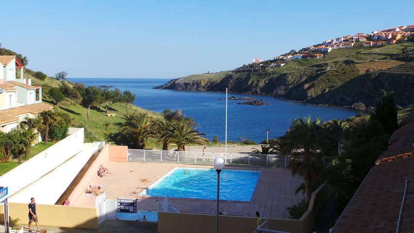Apartamento entero, Apartamento vacacional "La Nicrom" con vistas al mar, piscina compartida y Wi-Fi in La Côte Vermeille, Cerbère
