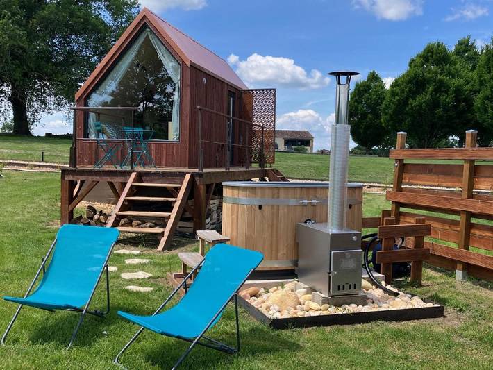 Location de vacances pour 2 personnes, avec Terrasse et Jacuzzi ainsi que Jardin et Piscine à Sainte-Croix (France)