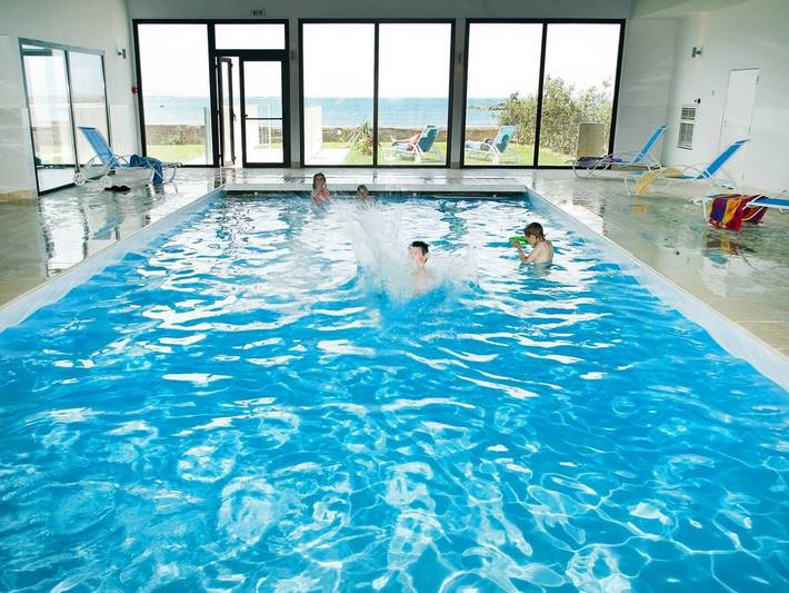 Gîte pour 8 personnes, avec Balcon ainsi que Terrasse et Piscine dans Plage de Saint-Samson