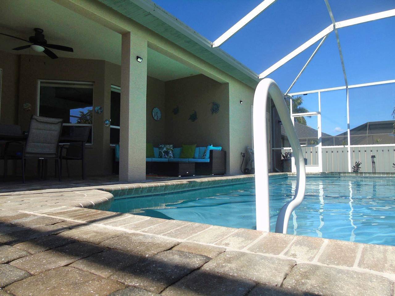 Family Friendly - Private Pool - Sleeps 10 in Cape Coral, Southwest Florida