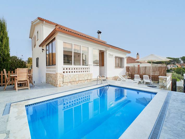Villa pour 10 personnes, avec terrasse ainsi que piscine et jardin, animaux acceptés à Blanes