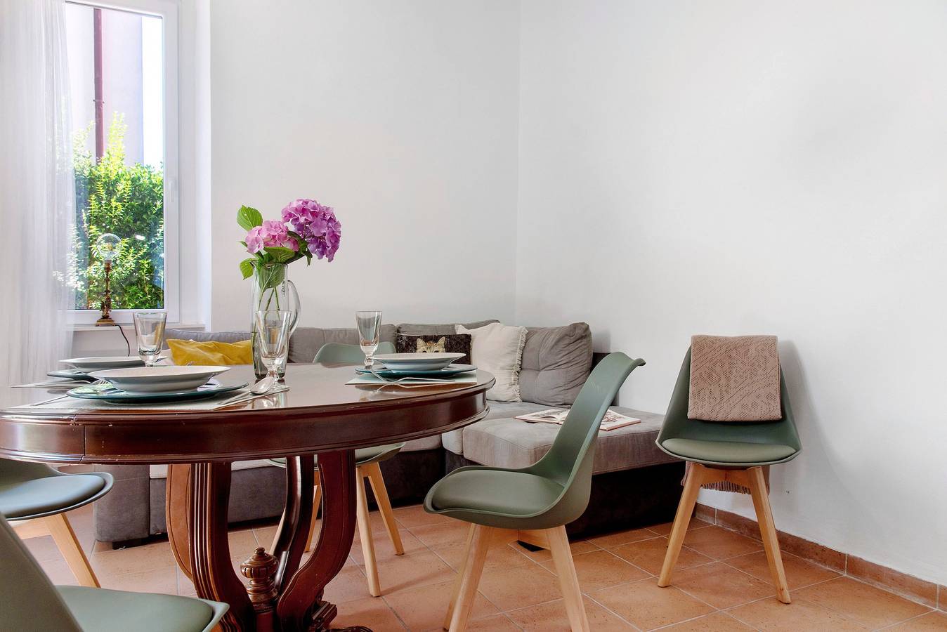 Apartamento entero, Apartamento 'Casa Maria' con jardín privado y Wi-Fi in Porto Ceresio, Lago de Lugano (Lombardía)