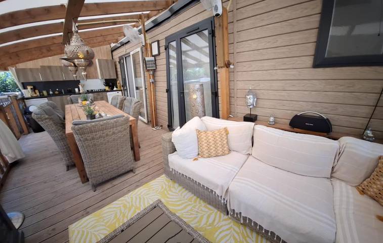 Chalet pour 4 personnes, avec Balcon et Terrasse ainsi que Jardin et Piscine dans Saint-Aygulf