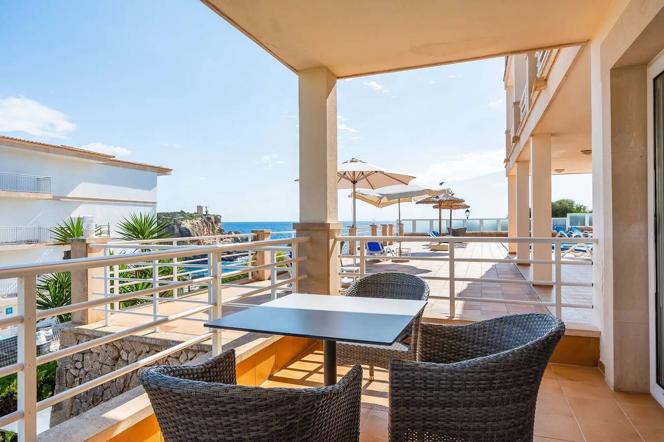 Ganze Wohnung, Ferienwohnung 'Aptos Villa Sirena Vista Mar' mit Gemeinschaftspool, Wlan und Klimaanlage in Cala Figuera, Santanyí