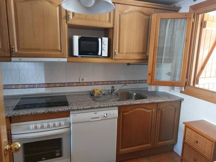 Steinhaus mit Garten, 3 Schlafzimmern, Dachboden und kompletter Ausstattung in Villanúa in Villanúa, Aragonesische Pyrenäen
