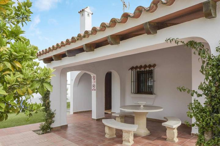 Ferienhaus 'Miguelin 3' mit Gemeinschaftspool, WLAN und Klimaanlage in Playa de Zahora, Barbate
