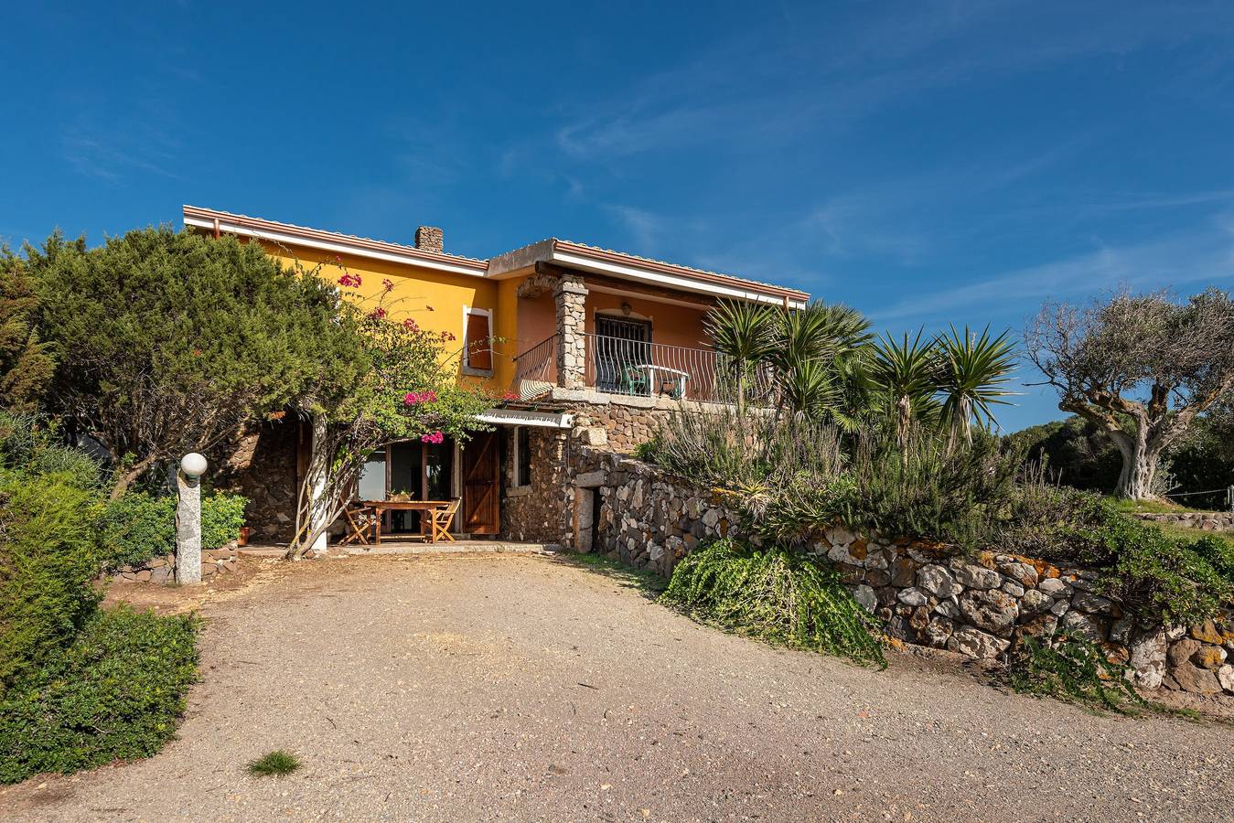 Villa Camilla avec vue sur la mer, terrasses privées, jardin et balcon. in Île de Sant'Antioco