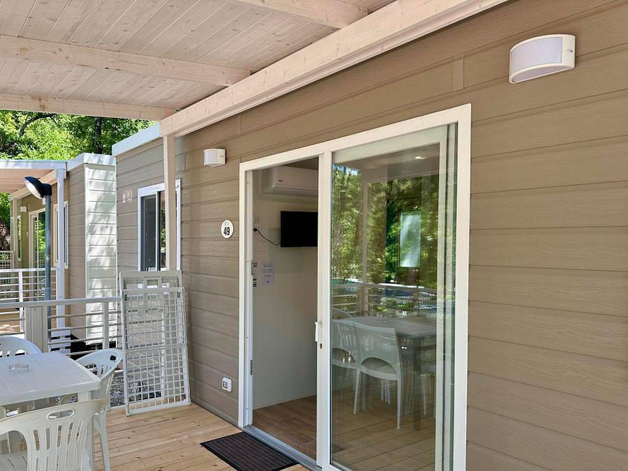 Camping Village Mugello Verde - Casa mobile 2 persone - Casa mobile premium con 2 camere da letto - 2 bagni (2 persone comprese - 2 persone in più possibili con supplemento, contattare il campeggio) in Scarperia e San Piero, Firenze province