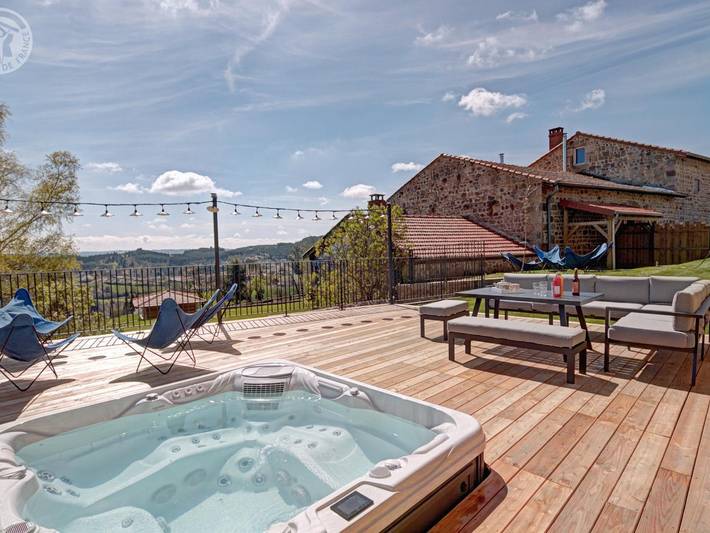 Charmantes Haus, 5 private Suiten, Spa und Garten in Luriecq, Montbrison